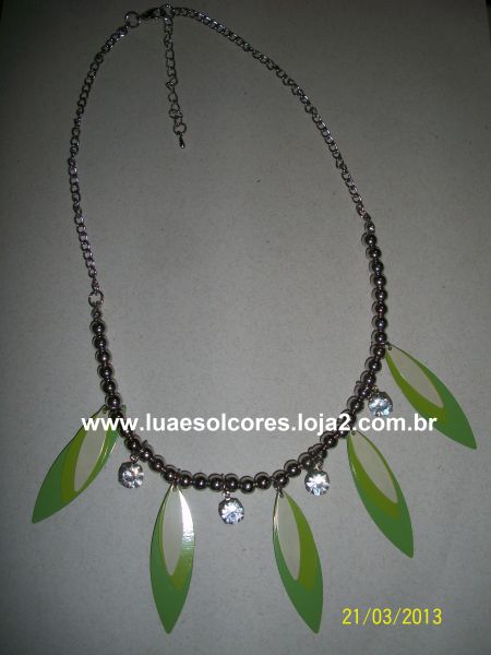 Folhas Verdes e Strass